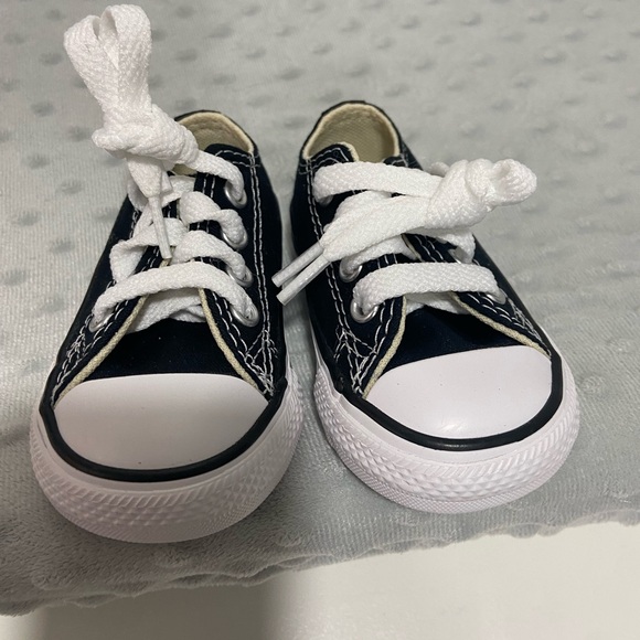 Baby size 3 lowtop converse - Picture 2 of 5